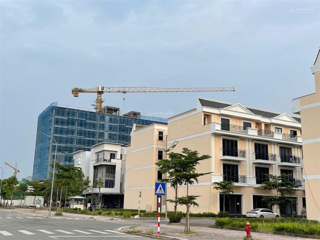 Bán nhà 4 tầng khu đô thị vietsing square, chỉ cách cầu phù đổng khoảng 3 km, giá 6,x tỷ