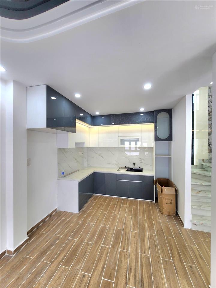 Chỉ 6 tỷ xíu nhanh tay còn kịp siêu phẩm 5 tầng dtsd 280m² ngang 8m gara trong nhà
