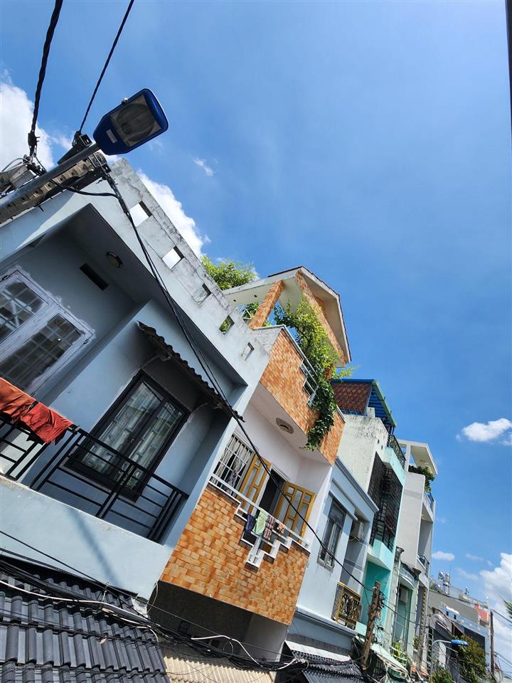 Nhà xây mới dt 74m2, dtsd 320m2 đầy đủ công năng, đúc 5 tầng gần kdc tê.n l.ửa giá hơn 6 tỷ