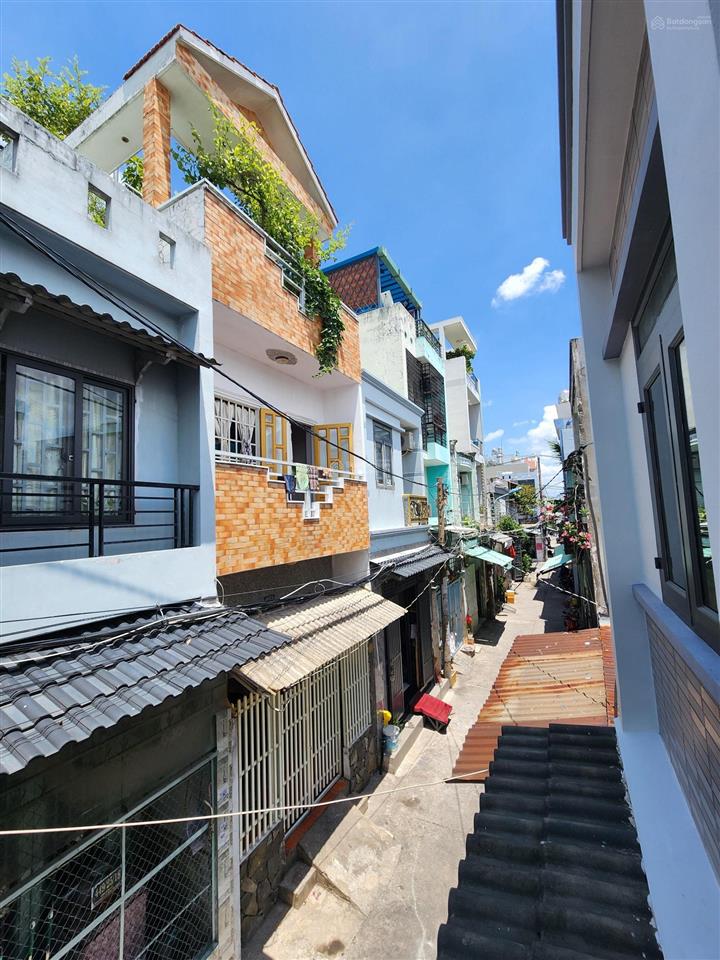 Nhà xây mới dt 74m2, dtsd 320m2 đầy đủ công năng, đúc 5 tầng gần kdc tê.n l.ửa giá hơn 6 tỷ