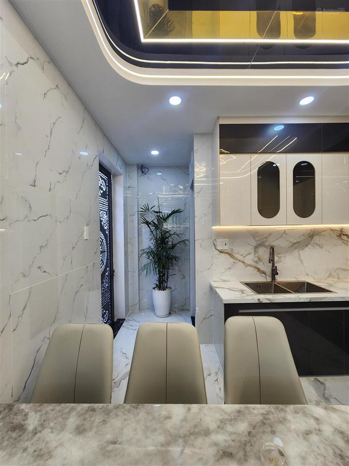 Nhà 5 tầng, dt 70m2, dtsd 350m2 full nội thất trục hương lộ 2 giá hơn 7 tỷ