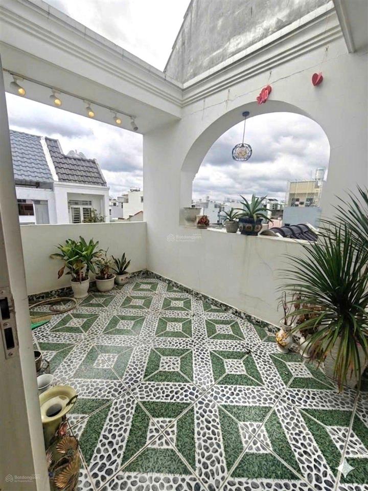 Siêu phẩm 5 tầng dtsd 270m2 đầy đủ công năng ngay hương lộ 2, giá hơn 6 tỷ, sổ hồng riêng dt 64m2