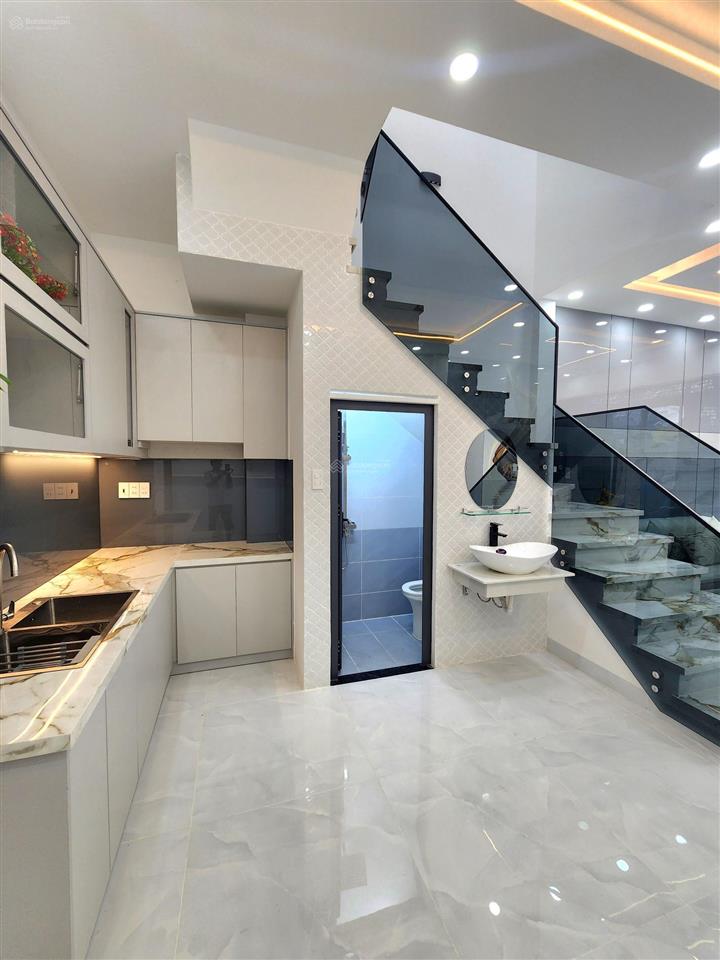 Bán nhà đường chiến lược sát tỉnh lộ 10 bình tân  3 phòng ngủ có phòng trệt dt 50m2 giá 5.3 tỷ