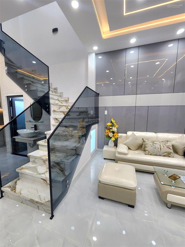Bán nhà đường chiến lược sát tỉnh lộ 10 bình tân  3 phòng ngủ có phòng trệt dt 50m2 giá 5.3 tỷ