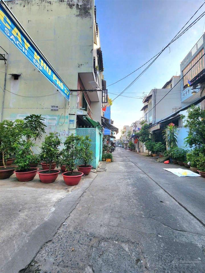 Bán nhà đường chiến lược sát tỉnh lộ 10 bình tân  3 phòng ngủ có phòng trệt dt 50m2 giá 5.3 tỷ
