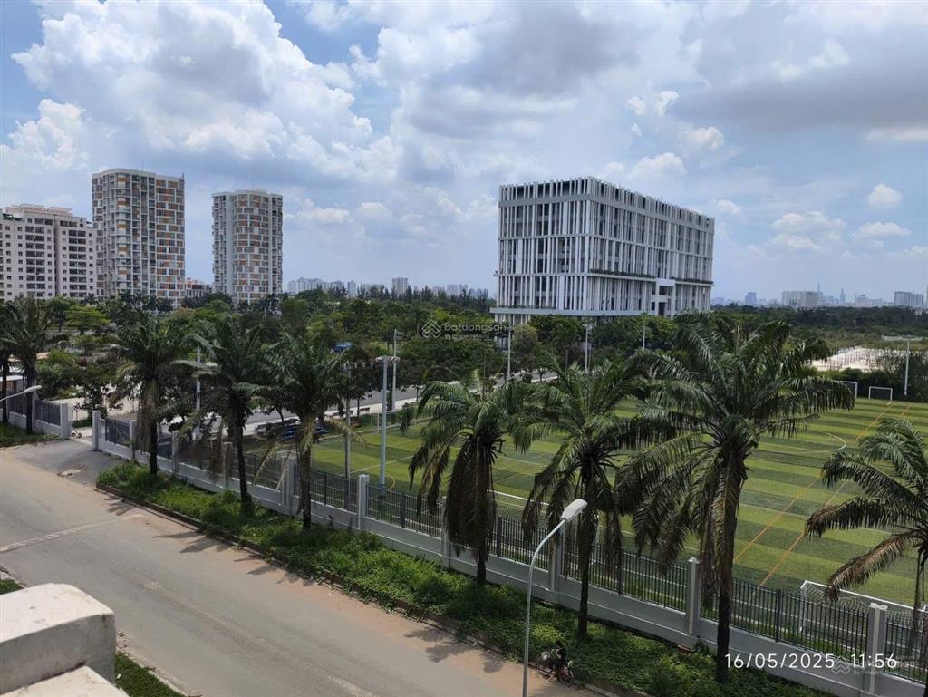 Muốn ở căn thoáng, sáng, có ban công rộng? căn này tại the mansion dành cho bạn!
