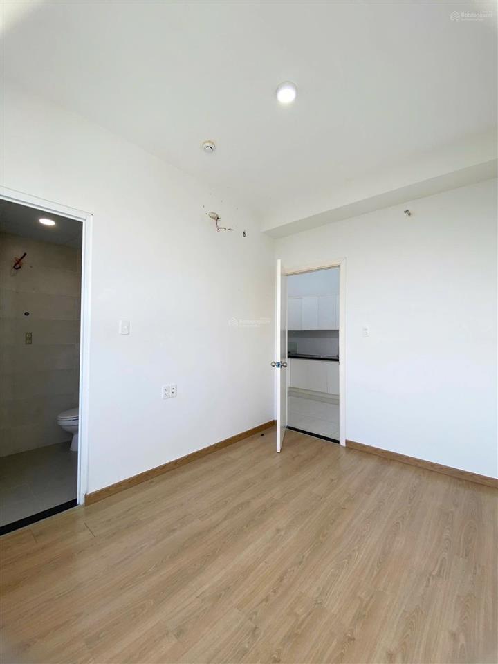 Căn hộ giá rẻ dưới 2tỷ saigon intela ( đang làm sổ đến tầng 6)  nol xem nhà 24/7