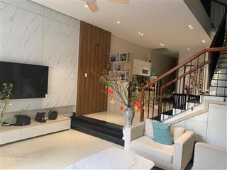 Giảm giá bán nhanh nhà 3 tầng 4pn full nội thất , đường 7m5  trung tâm hoà xuân