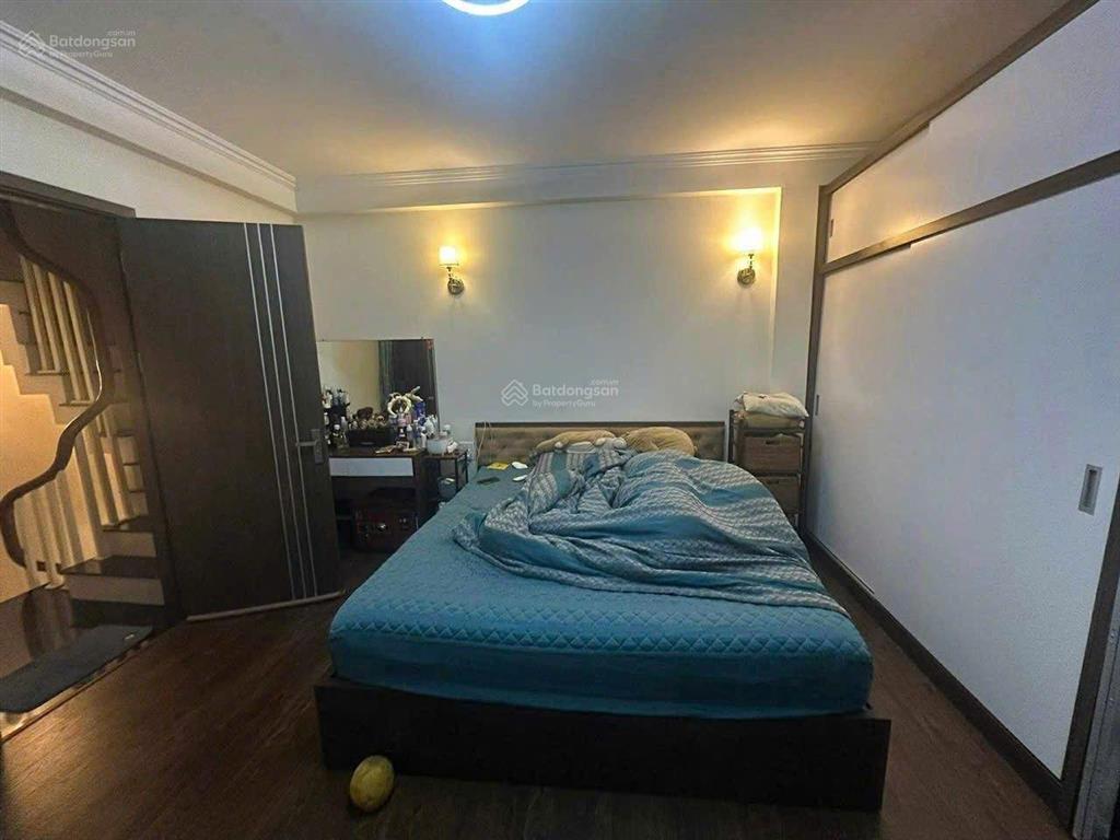 Gần bốt hàng đậu, hàng than  sát hồ gươm vị trí đắc địa 3 tầng,1 tum, ngõ rộng thoáng, gần phố