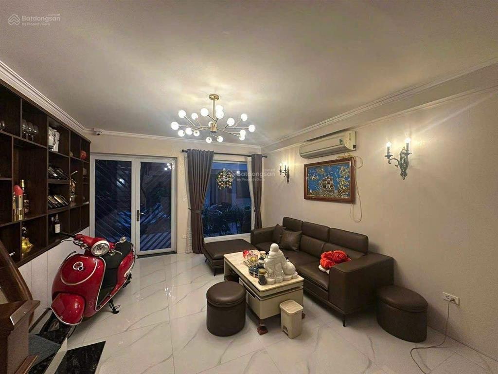 Gần bốt hàng đậu, hàng than  sát hồ gươm vị trí đắc địa 3 tầng,1 tum, ngõ rộng thoáng, gần phố