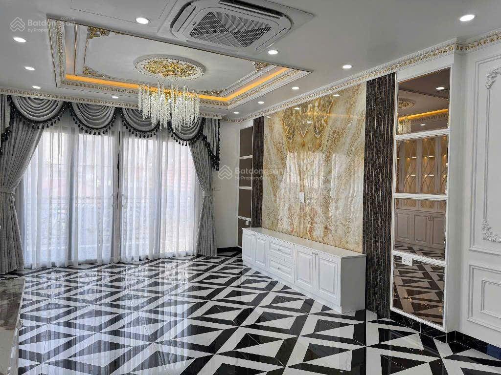 26 tỷ  lô góc, mặt phố yên lạc  7 tầng thang máy full nội thất xịn, trung tâm hai bà trưng