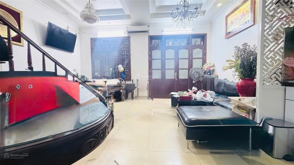 12,8 tỷ  phố lò đúc ô tô đỗ cửa  nhà dân xây  6 tầng bề thế 40m, mặt tiền rộng, giáp hoàn kiếm