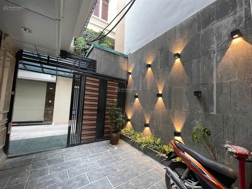 14,6 tỷ  phố hoa lư, gần vincom bà triệu  5 tầng, thang máy  nhà mới