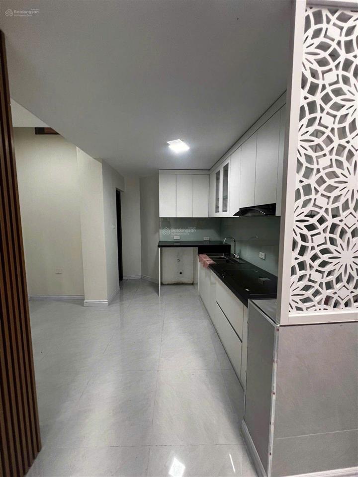 5,6 tỷ  tập thể tầng 1  lò đúc 70m  2 ngủ  30m ra mặt phố