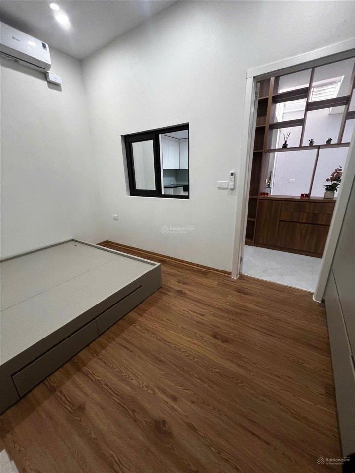 5,6 tỷ  tập thể tầng 1  lò đúc 70m  2 ngủ  30m ra mặt phố