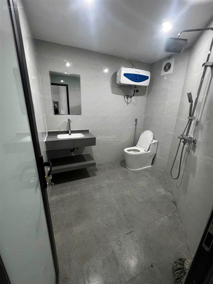 5,6 tỷ  tập thể tầng 1  lò đúc 70m  2 ngủ  30m ra mặt phố