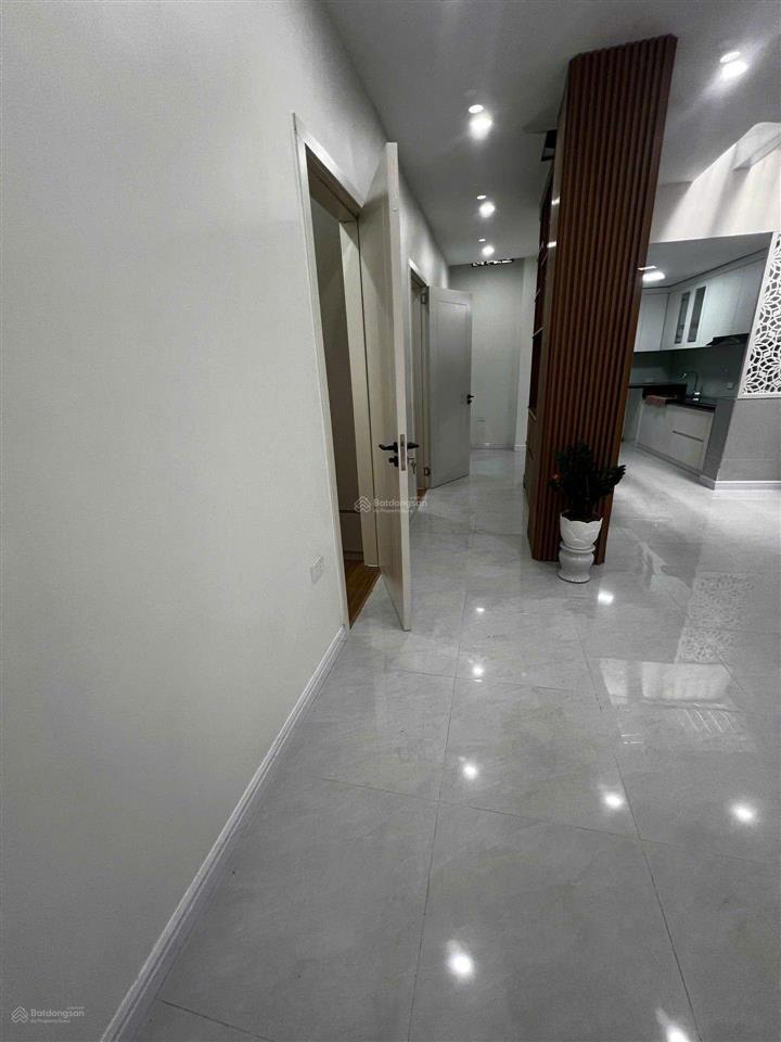 5,6 tỷ  tập thể tầng 1  lò đúc 70m  2 ngủ  30m ra mặt phố