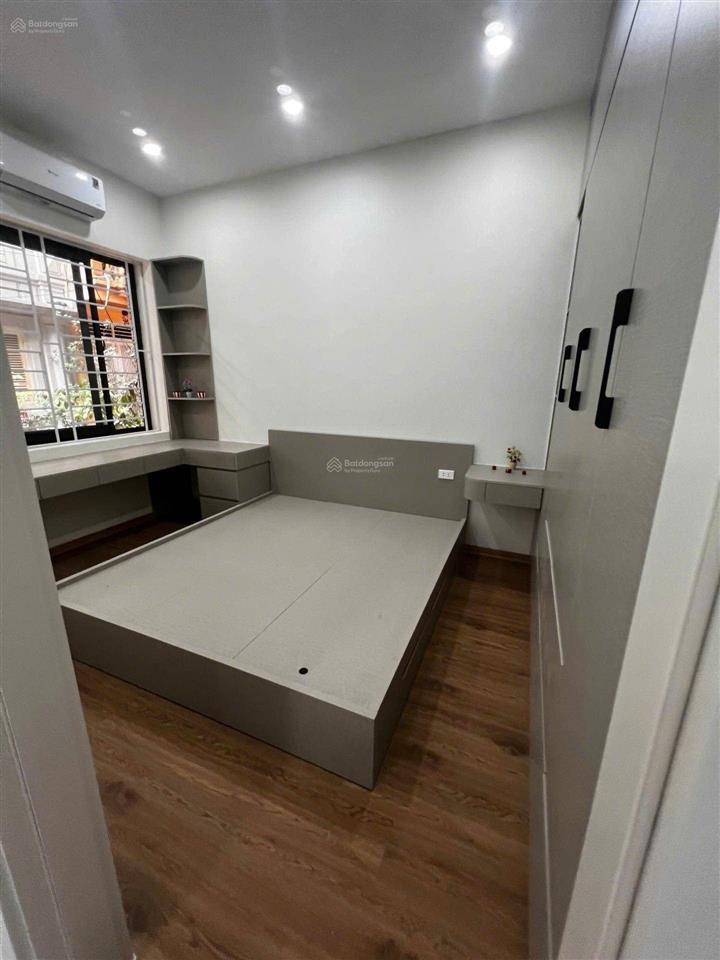 5,6 tỷ  tập thể tầng 1  lò đúc 70m  2 ngủ  30m ra mặt phố