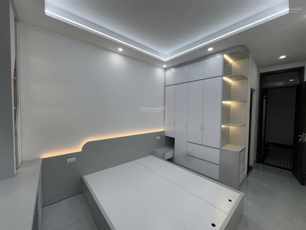 Bạch mai, tạ quang bửu  30m2  5 tầng thang máy  nhỉnh 11 tỷ  3 bước ra mặt phố  full nội thất