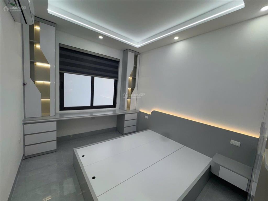 Bạch mai, tạ quang bửu  30m2  5 tầng thang máy  nhỉnh 11 tỷ  3 bước ra mặt phố  full nội thất