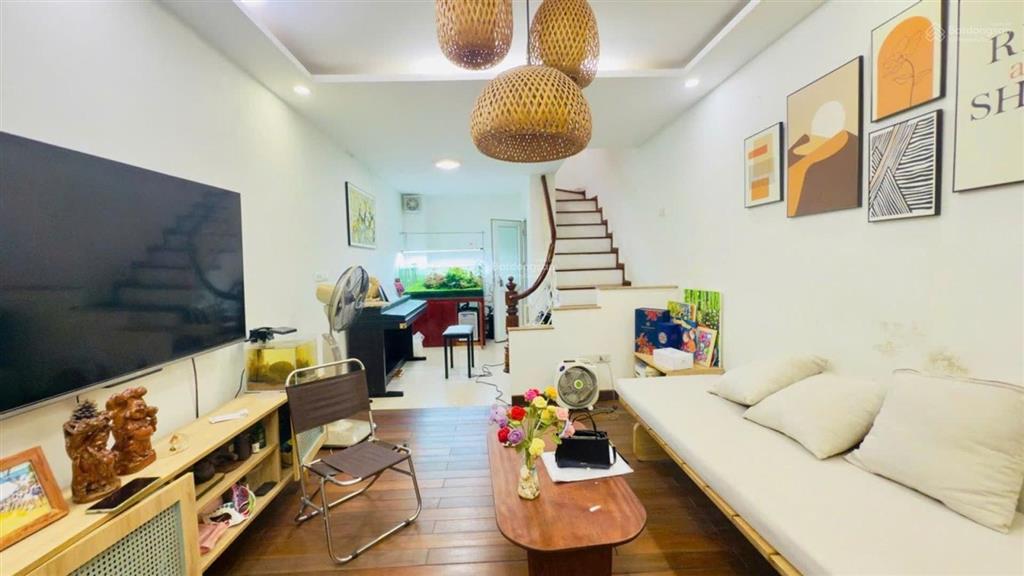 Nhỉnh 9 tỷ hào nam  35m  5 tầng ngõ thông kinh doanh nhỏ  nhà đẹp ở luôn, gần nhạc viện hà nội
