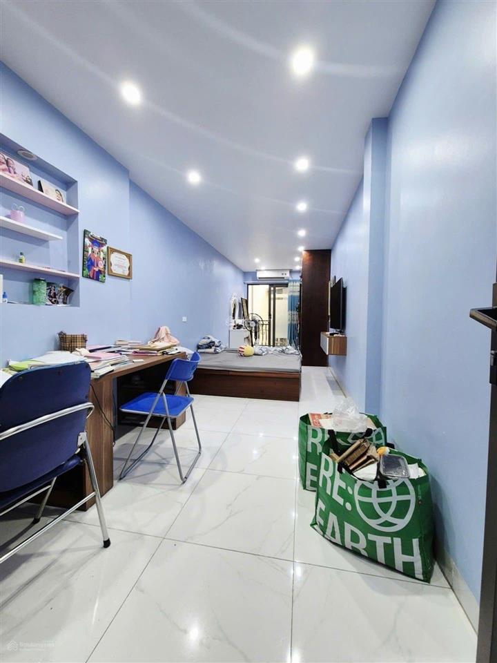 7,3 tỷ  tôn đức thắng  50m2  4 tầng  4 ngủ  20m ra mặt phố, ngõ thẳng, gần văn miếu