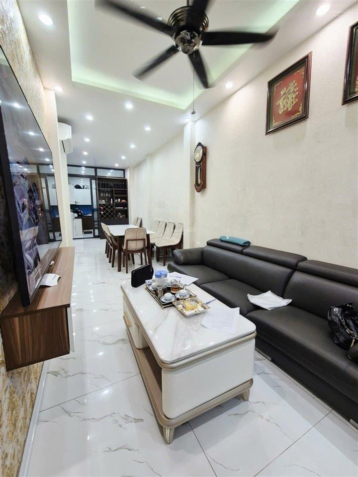 7,3 tỷ  tôn đức thắng  50m2  4 tầng  4 ngủ  20m ra mặt phố, ngõ thẳng, gần văn miếu