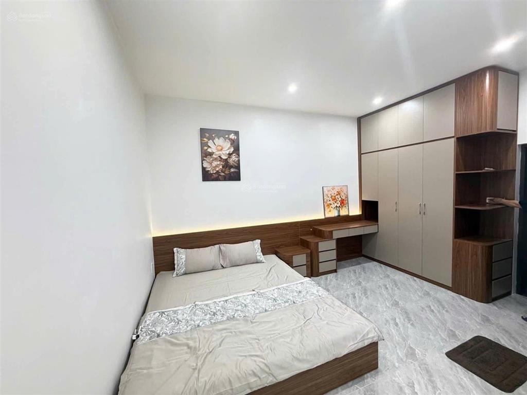 7,3 tỷ  tôn đức thắng  50m2  4 tầng  4 ngủ  20m ra mặt phố, ngõ thẳng, gần văn miếu