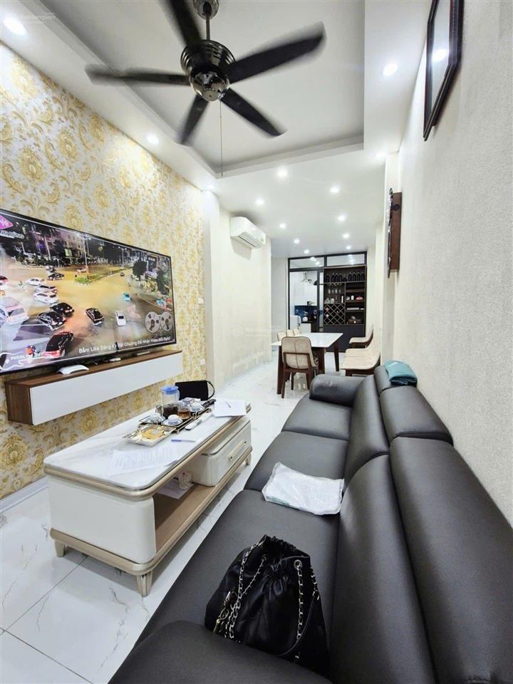 7,3 tỷ  tôn đức thắng  50m2  4 tầng  4 ngủ  20m ra mặt phố, ngõ thẳng, gần văn miếu