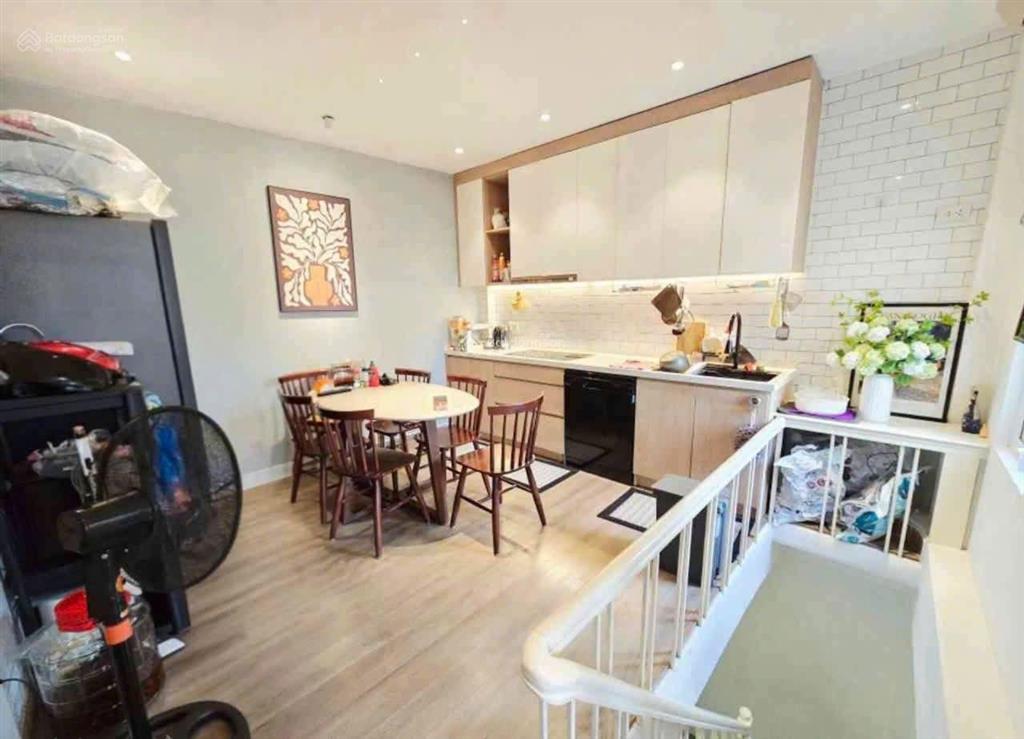 5,6 tỷ  ngã 3 hàng chuối  phạm đình hổ | 4 tầng | nhà đẹp ở ngay *vị trí vàng phố cổ