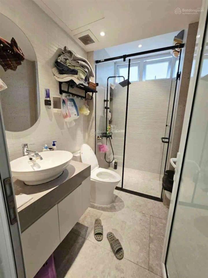 5,6 tỷ  ngã 3 hàng chuối  phạm đình hổ | 4 tầng | nhà đẹp ở ngay *vị trí vàng phố cổ