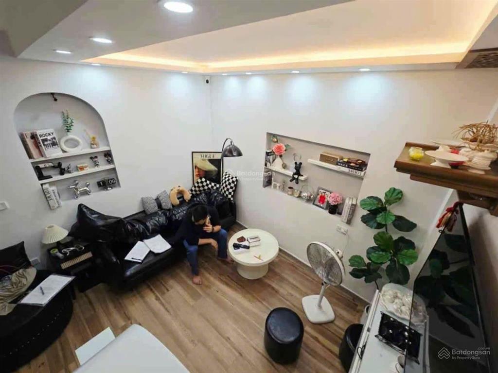 5,6 tỷ  ngã 3 hàng chuối  phạm đình hổ | 4 tầng | nhà đẹp ở ngay *vị trí vàng phố cổ