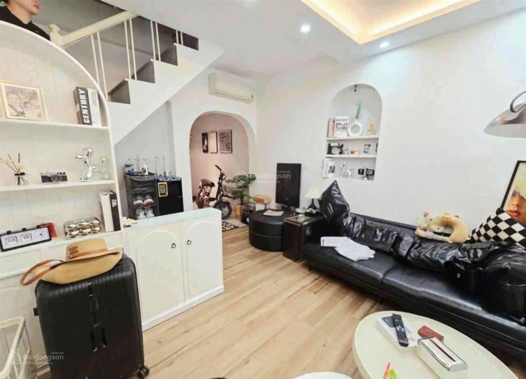 5,6 tỷ  ngã 3 hàng chuối  phạm đình hổ | 4 tầng | nhà đẹp ở ngay *vị trí vàng phố cổ