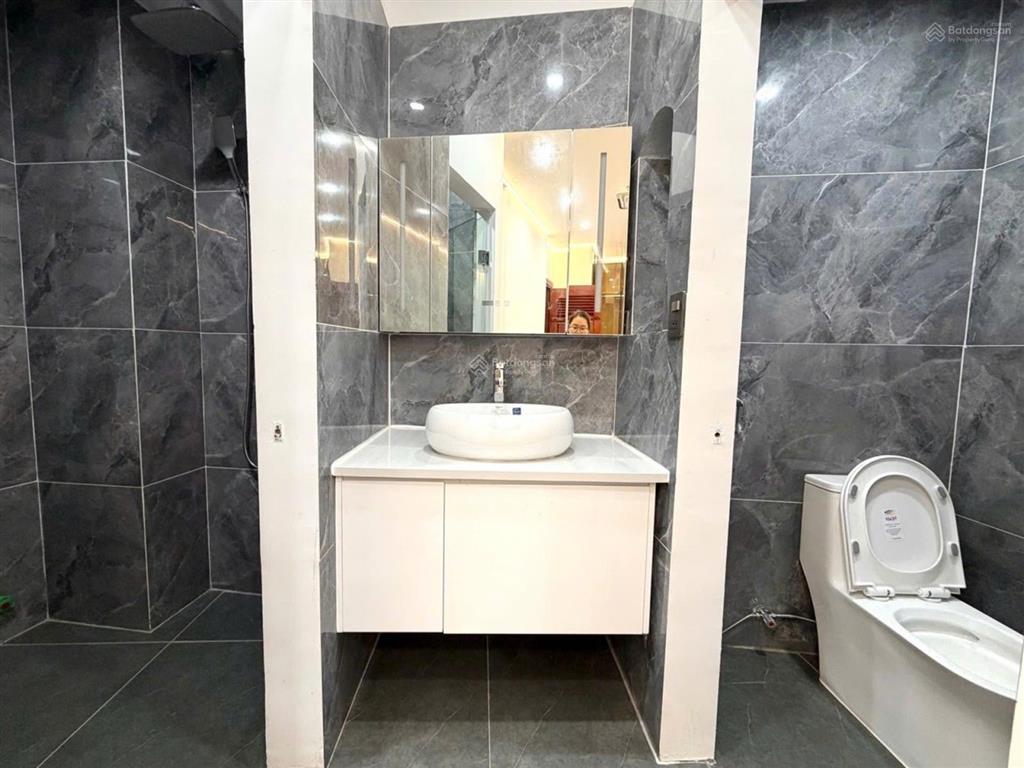 Hơn 12 tỷ  hoàng văn thái  55m  5 tầng thang máy  ô tô đỗ cổng, nhà đẹp, hiện đại, sổ đỏ nở hậu