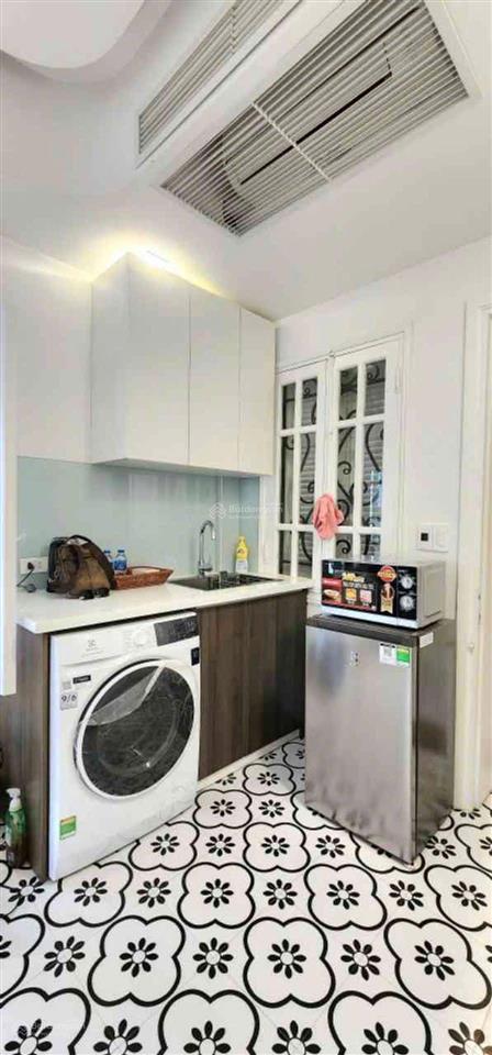 Nhỉnh 3 tỷ / phố cổ hàng cót  căn studio  mặt phố lô góc view đường cực chill  dòng tiền tốt