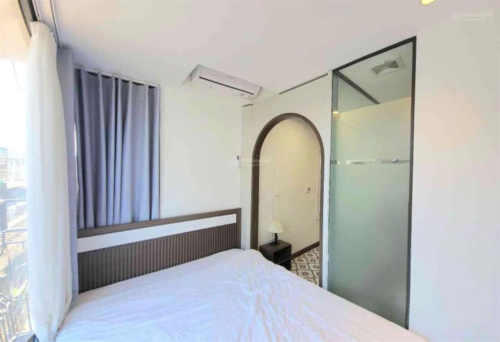 Nhỉnh 3 tỷ / phố cổ hàng cót  căn studio  mặt phố lô góc view đường cực chill  dòng tiền tốt