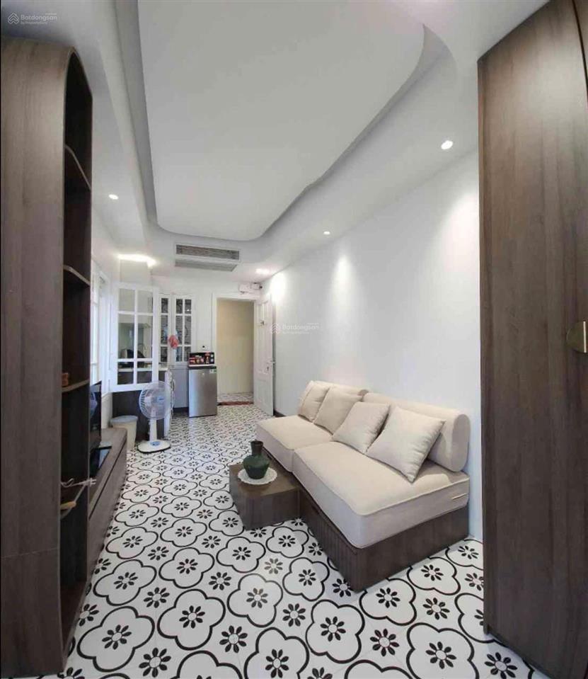 Nhỉnh 3 tỷ / phố cổ hàng cót  căn studio  mặt phố lô góc view đường cực chill  dòng tiền tốt