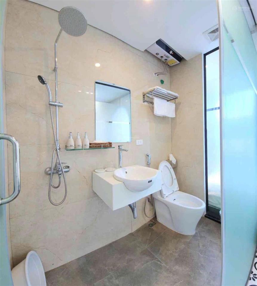 Nhỉnh 3 tỷ / phố cổ hàng cót  căn studio  mặt phố lô góc view đường cực chill  dòng tiền tốt