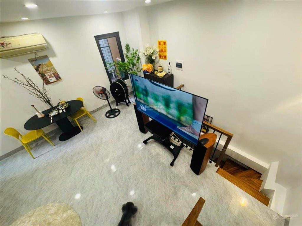 Hơn 7 tỷ nguyễn công trứ  32m 5 tầngnhà đẹp  15m ra phố  ngõ thông gần hoàn kiếm