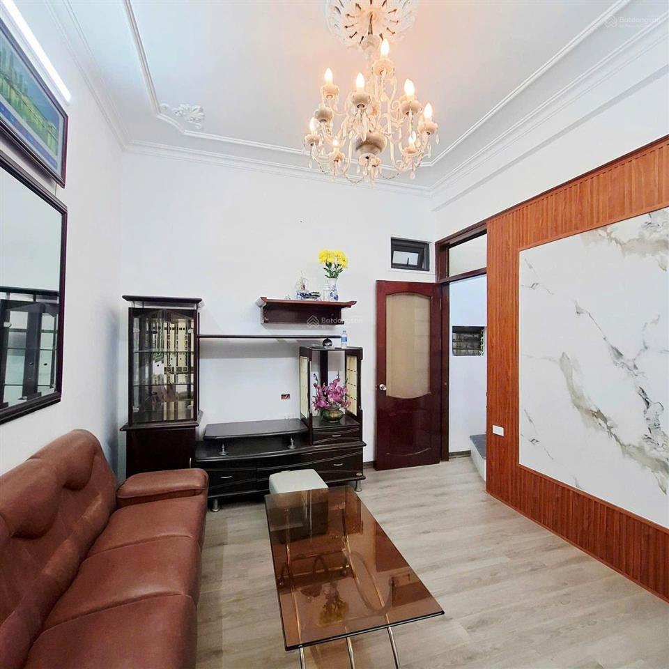 6,6 tỷ  bạch mai  36m  5 tầng, 6 ngủ, nhà đẹp, ở ngay  nhà đại gia đình 3 thế hệ, gần phố huế