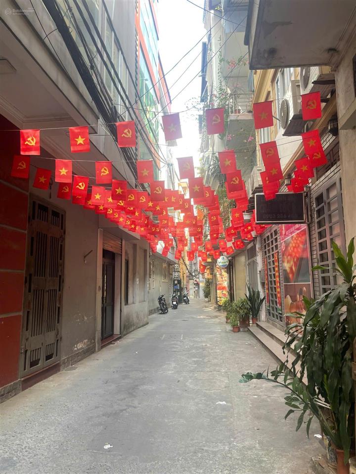 8,9 tỷ  thái hà  36m  4,5 tầng  ô tô tránh cổng  sân rộng 45 xe  kinh doanh