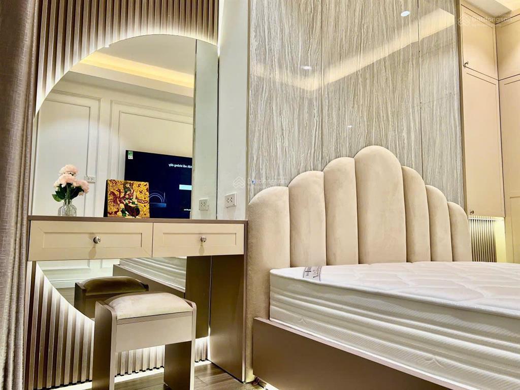 Giá cho thuê 14tr/tháng rẻ nhất.em đang có căn 2pn ,chung cư discovery cầu giấy , vào ở luôn