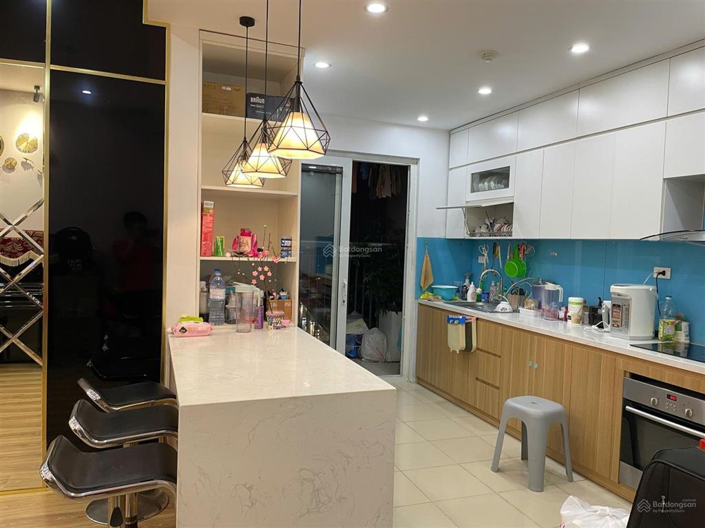 Cho thuê gấp căn 3pn2vs căn góc full đồ vào ở được luôn. giá 16tr/tháng.  0912 700 ***