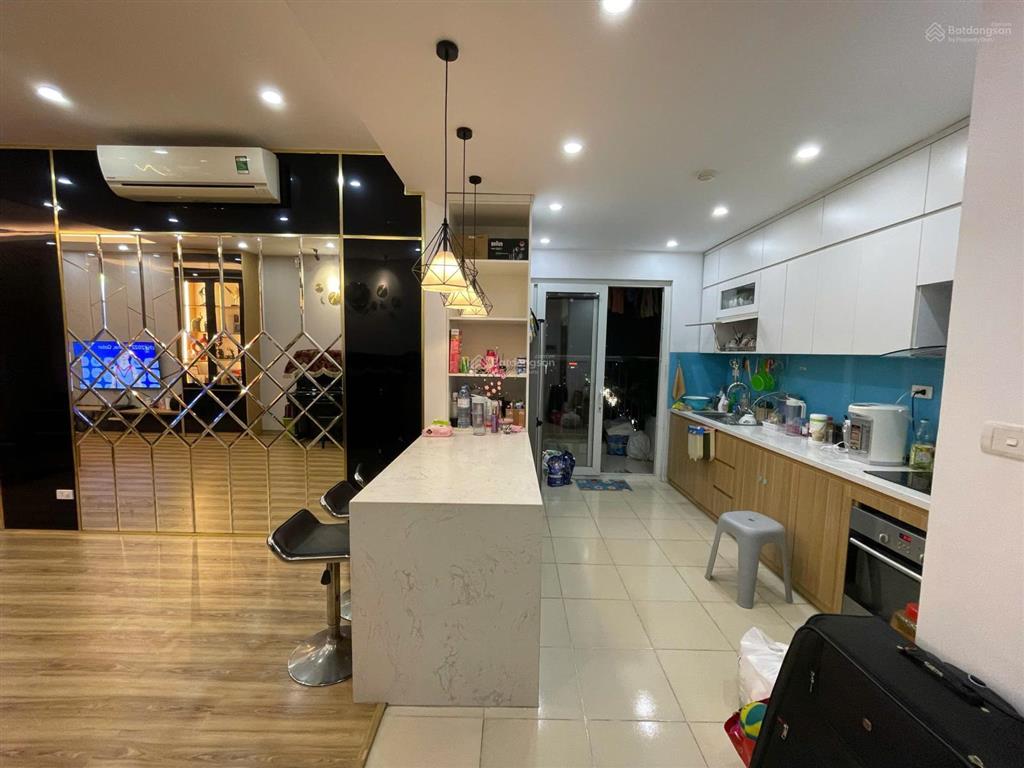 Cho thuê gấp căn 3pn2vs căn góc full đồ vào ở được luôn. giá 16tr/tháng.  0912 700 ***