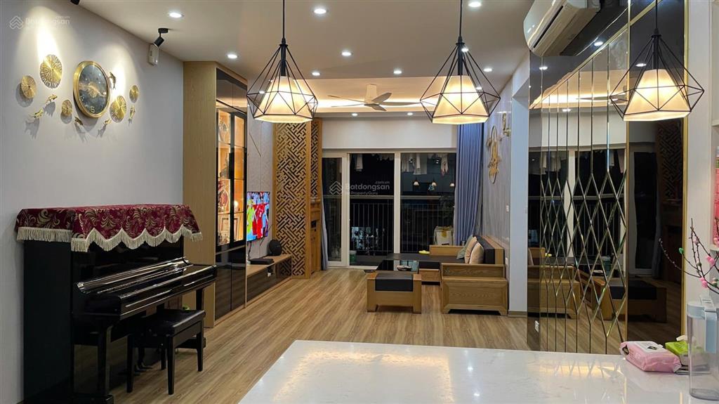 Cho thuê gấp căn 3pn2vs căn góc full đồ vào ở được luôn. giá 16tr/tháng.  0912 700 ***
