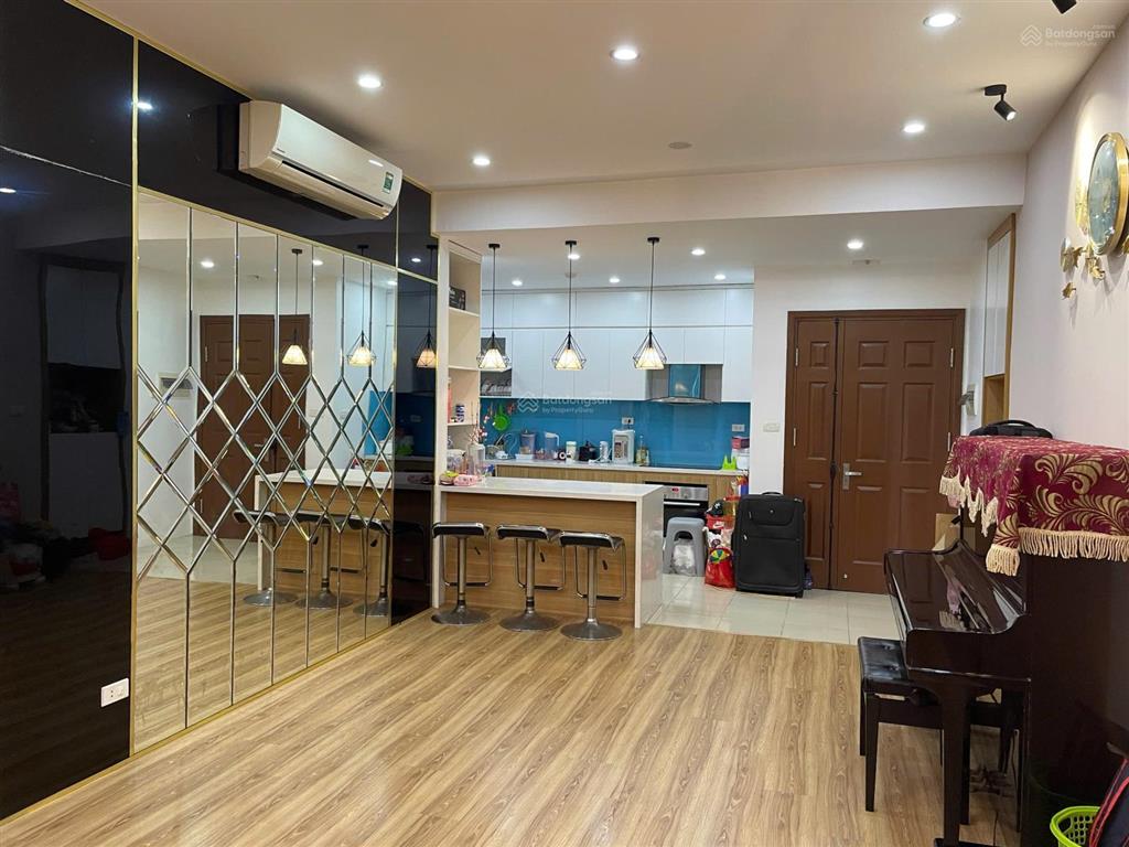 Cho thuê gấp căn 3pn2vs căn góc full đồ vào ở được luôn. giá 16tr/tháng.  0912 700 ***