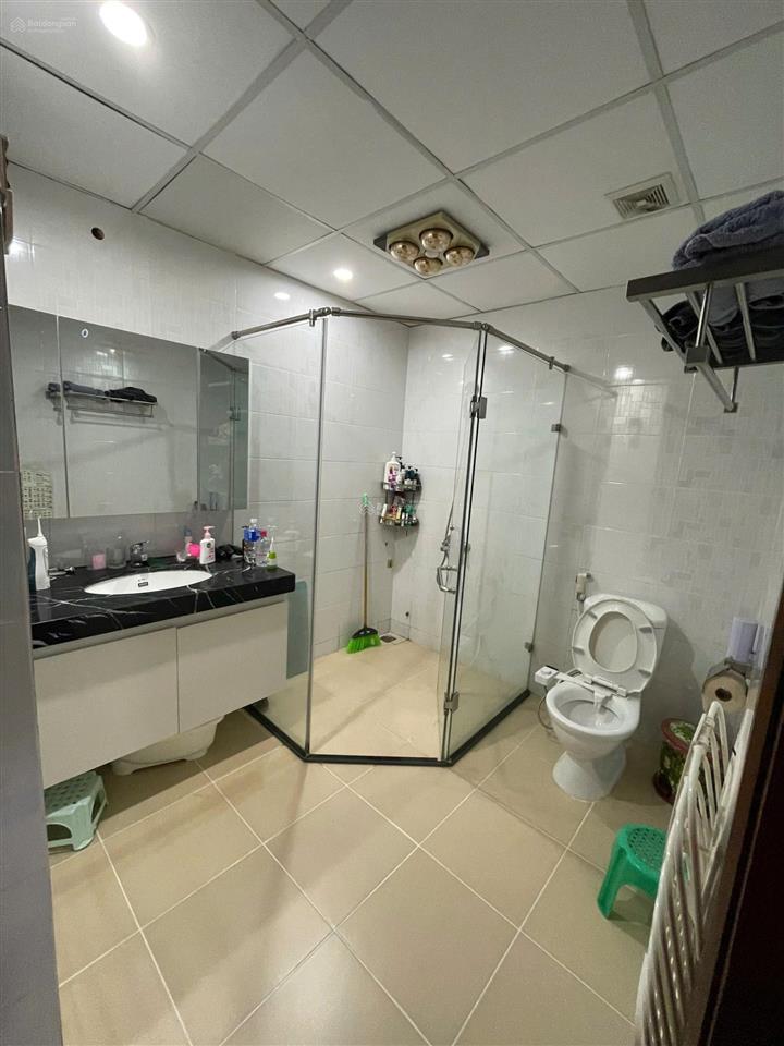 Cho thuê gấp căn 3pn2vs căn góc full đồ vào ở được luôn. giá 16tr/tháng.  0912 700 ***