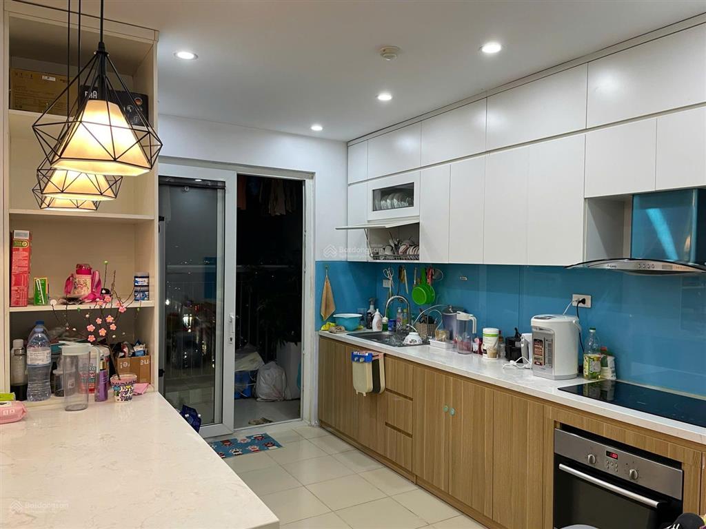 Cho thuê gấp căn 3pn2vs căn góc full đồ vào ở được luôn. giá 16tr/tháng.  0912 700 ***