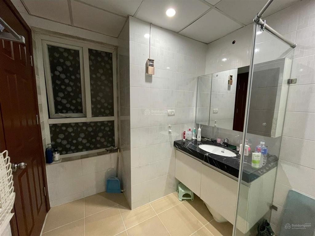 Cho thuê gấp căn 3pn2vs căn góc full đồ vào ở được luôn. giá 16tr/tháng.  0912 700 ***