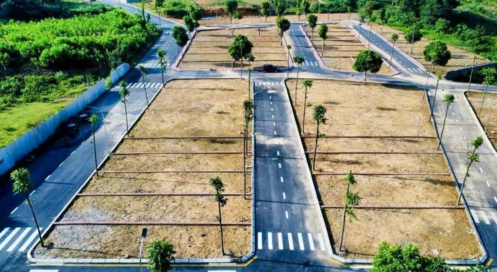 Đất sẵn sổ  full thổ cư  giá ~20tr/m2 tại hoà lạc nằm giữa đhqg và đh fpt  chính chủ.